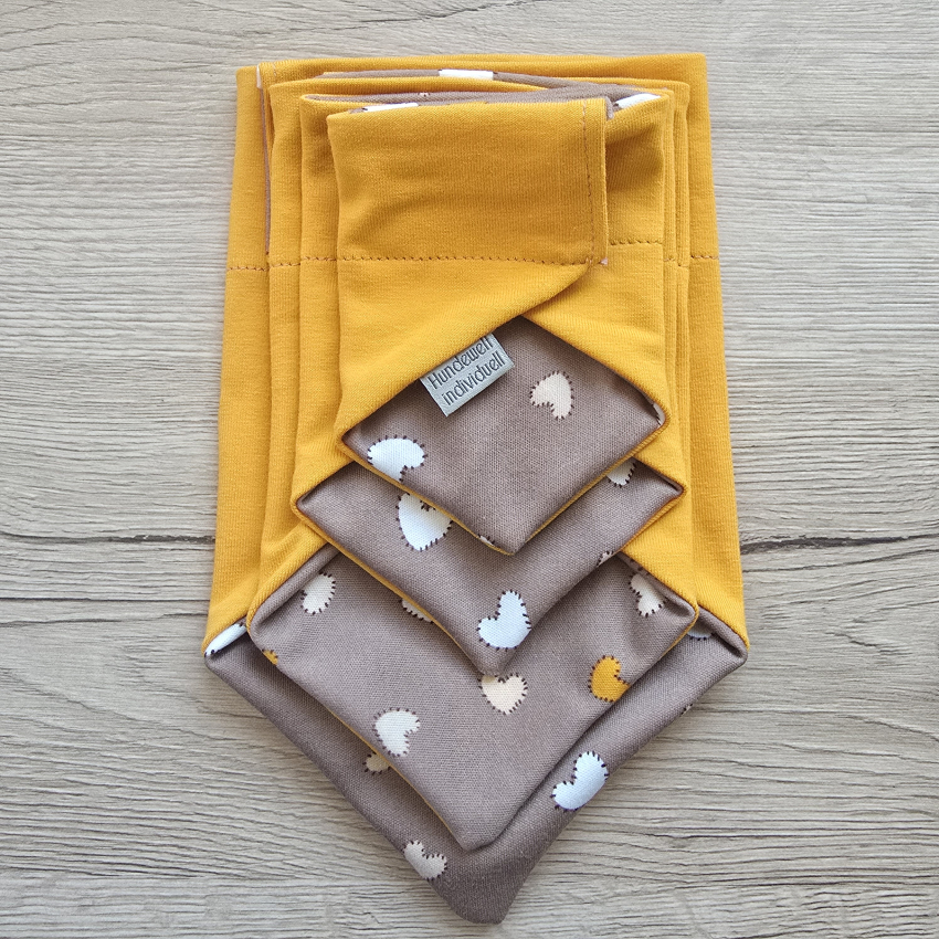 Halstuch beige / gelb mit Herzchen