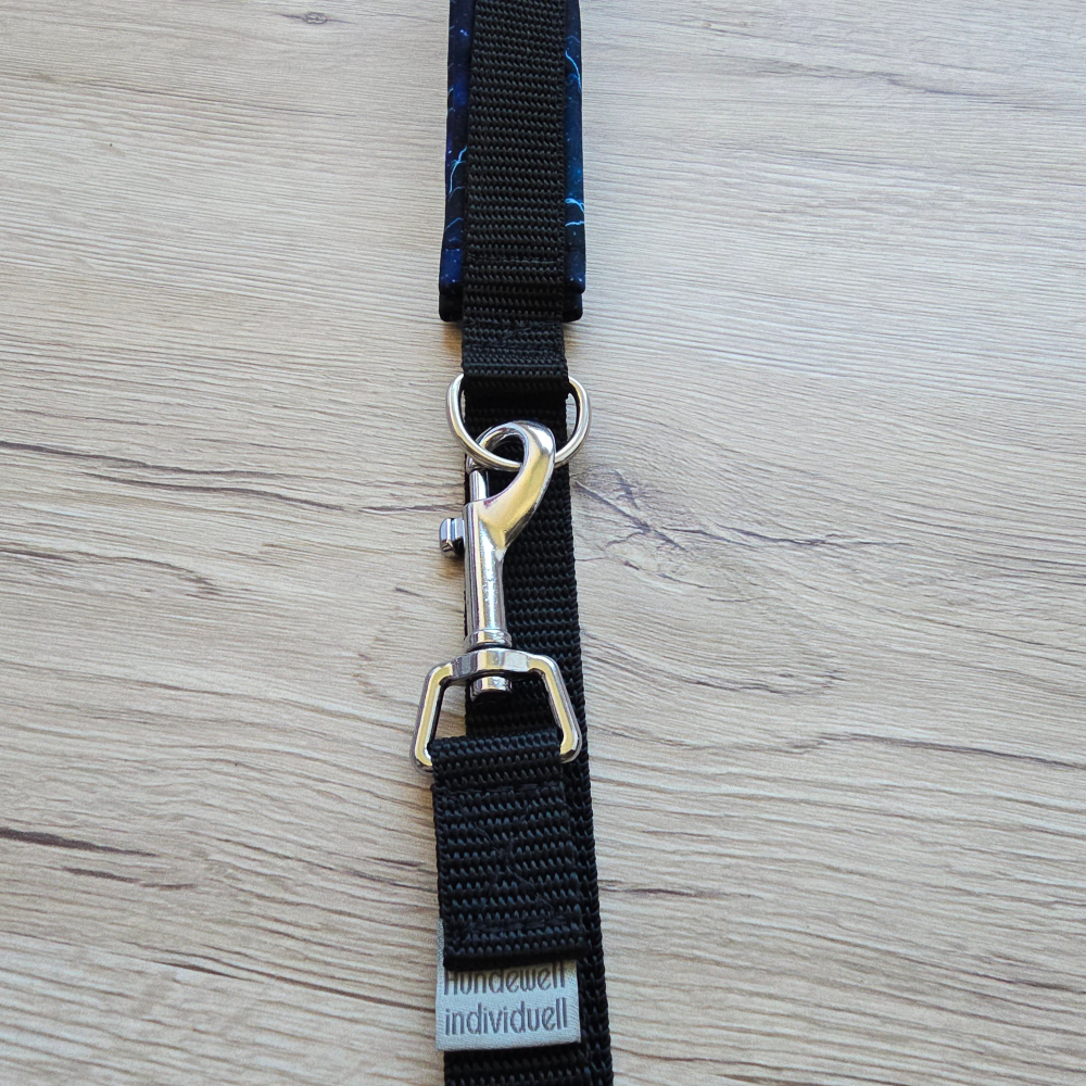 Leine mit weicher Handschlaufe - Schwarz mit Blitzen