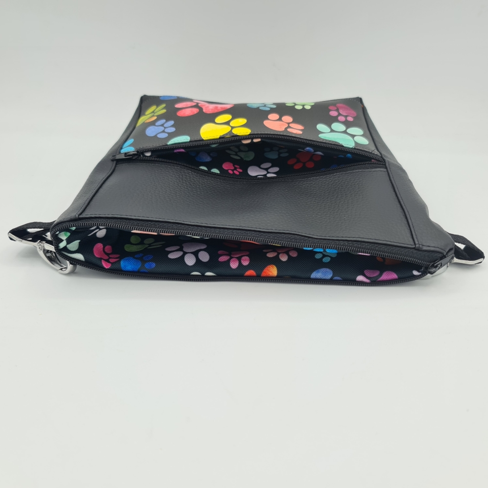 Gassitasche / Cross Bag / Hip Bag schwarz mit Pfötchen